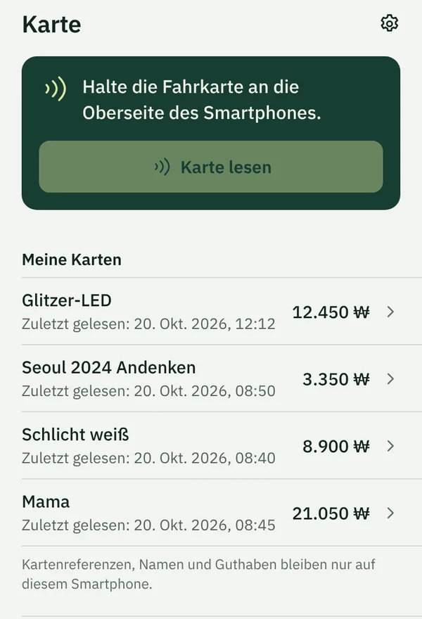 Der Tab Karte in TapSeoul mit vier gespeicherten T-money-Karten, jede mit Namen und Guthaben
