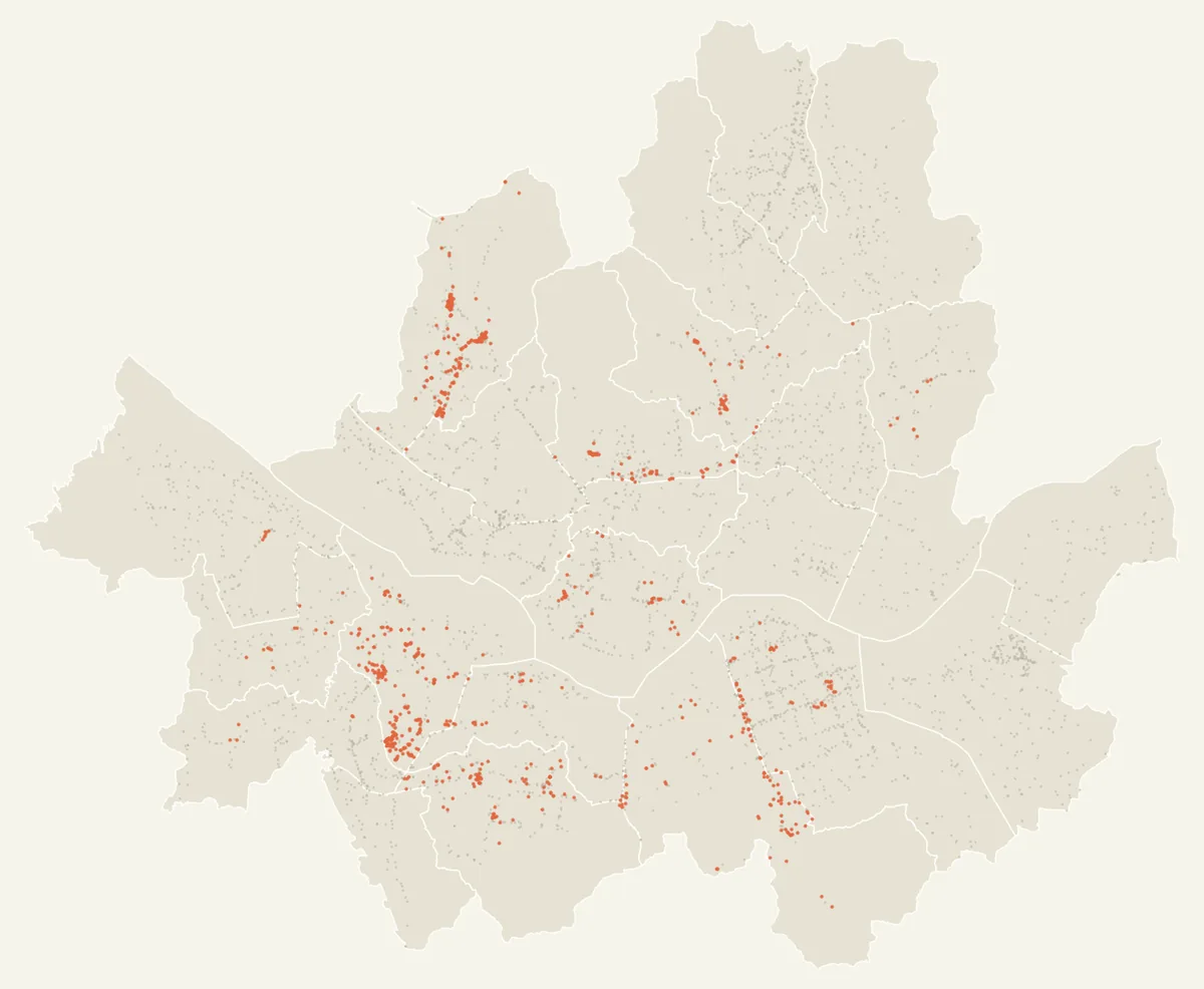 Map of Seoul with cigarette-butt bins in orange and other public bins in grey