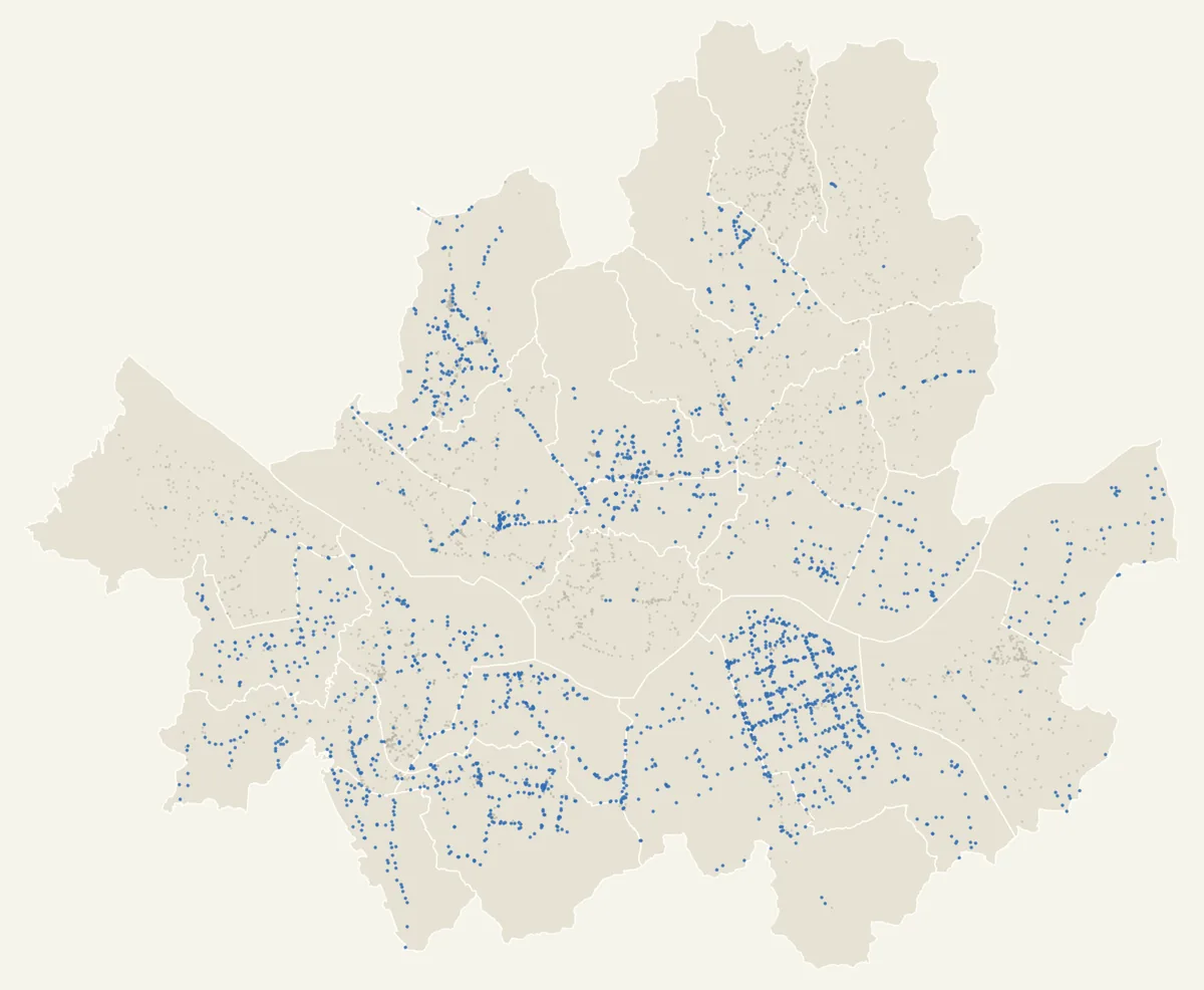 Map of Seoul showing street bins with a recycling side in blue and other bins in grey