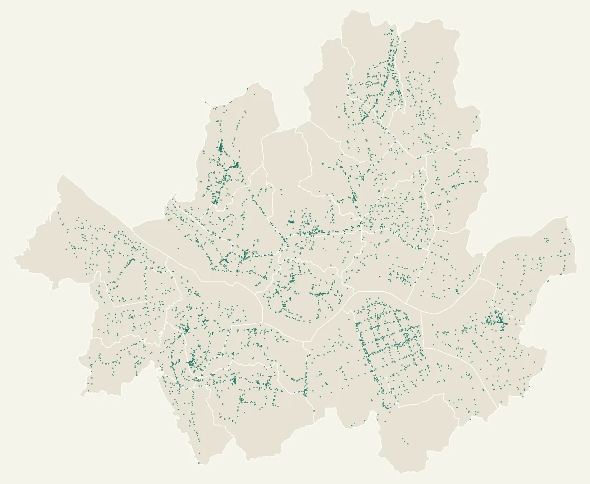 Map of Seoul with 5,026 public trash bins shown as green dots